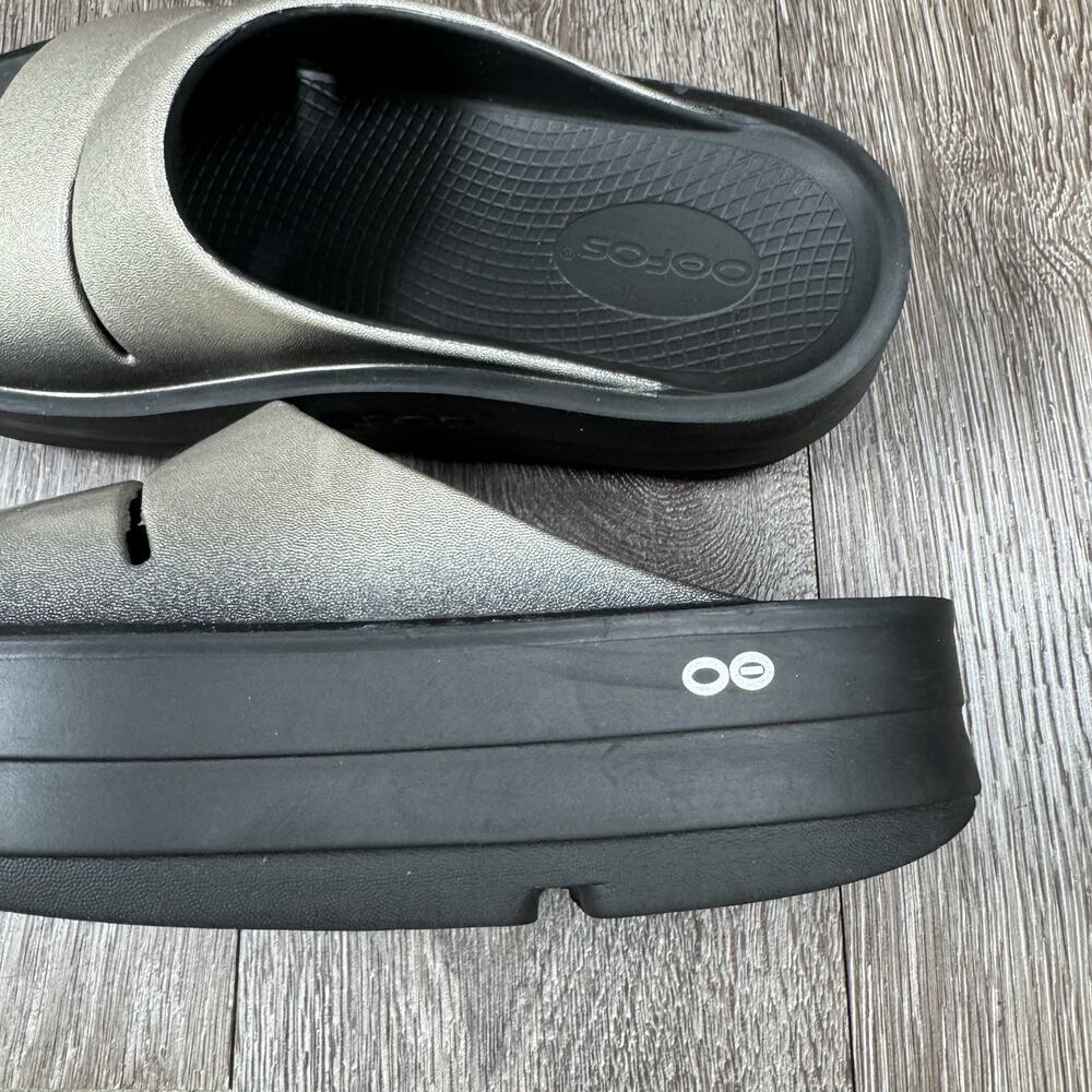 OOFOS OOmega OOahh Luxe Platform Recovery Slides Sandals Metallic Womens 9 - Picture 11 of 16